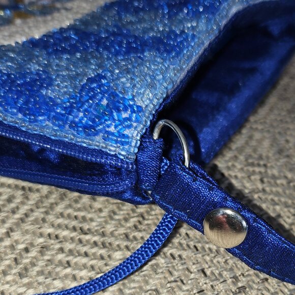 Bamboo Trading Company Sand Dollar Beaded Crossbody or Wristlet Bag - Picture 8 of 10